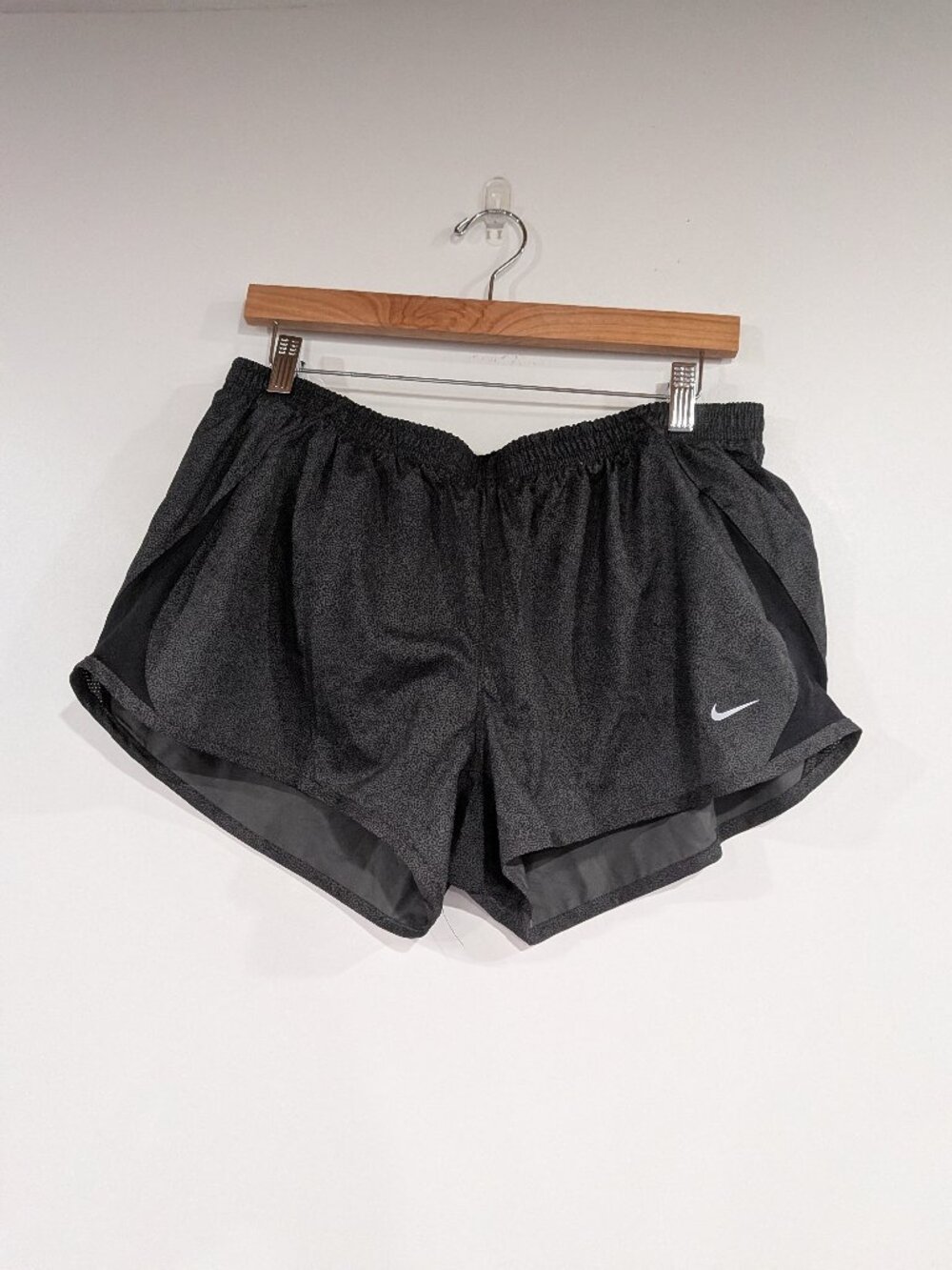 Nike Lined Running Shorts with Drawstring Charcoal Grey Size Large